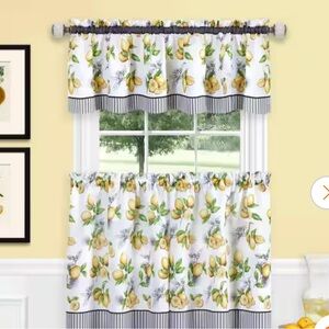 ⚠️ 5/25$ NWOT Lemon Drop Tier and Valance 3 piece set
